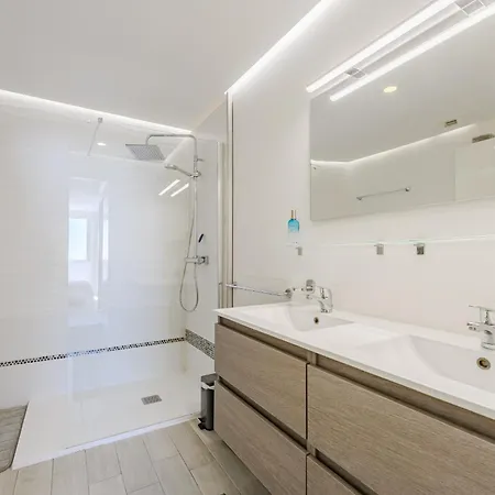Blue Gold Escape In Ocean Garden Apartment *